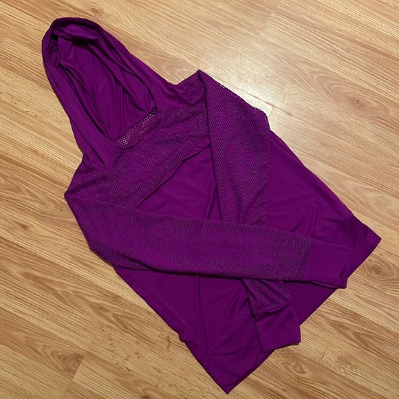 Energy Zone Workout Top - Picture 1 of 5